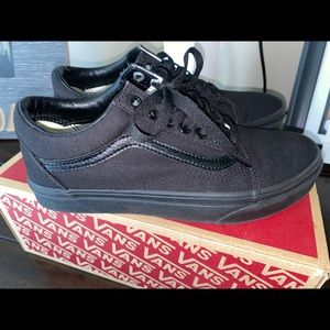 Women’s black vans sz 8